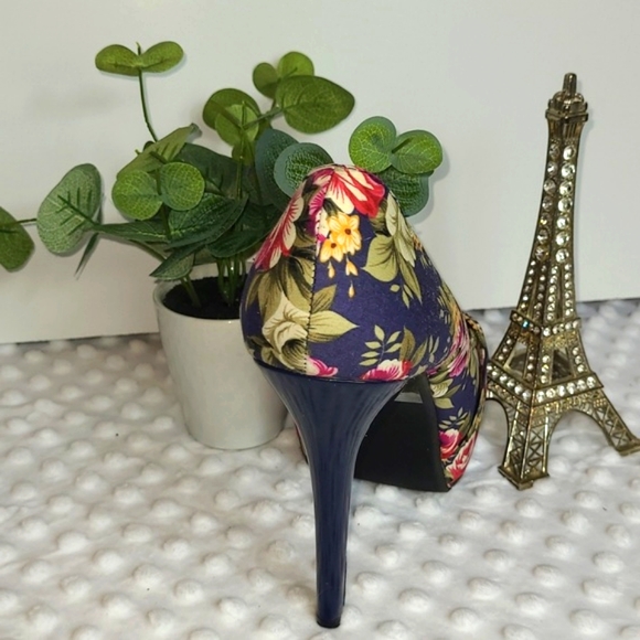 NWOT Charming Charlie Flower Print Platform Shoes - Size 9 - #9-0183 - Picture 3 of 8